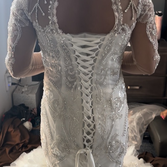 Wedding dress with beading (Amanda Novias) BRAND NEW ! - Picture 6 of 6